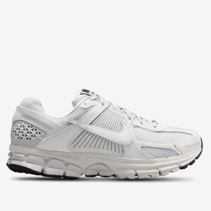 Men's Nike vomero 5 White/grey sneakers M 7.5/ women’s 9